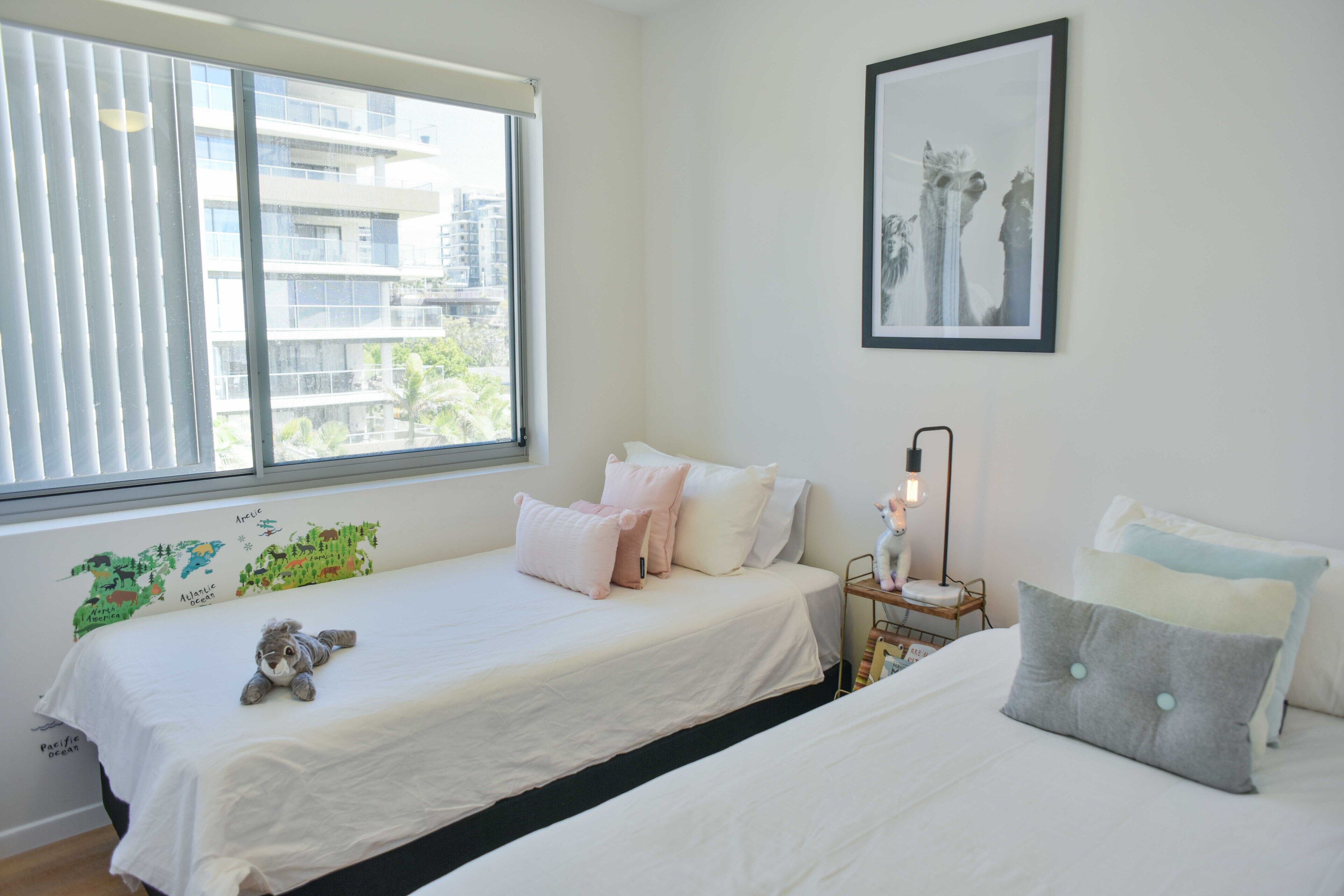 🌴 Spacious living with stunning views Over Kings Beach 🌴1 min to beach cafes and