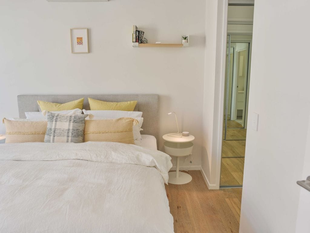 🌴 Spacious living with stunning views Over Kings Beach 🌴1 min to beach cafes and