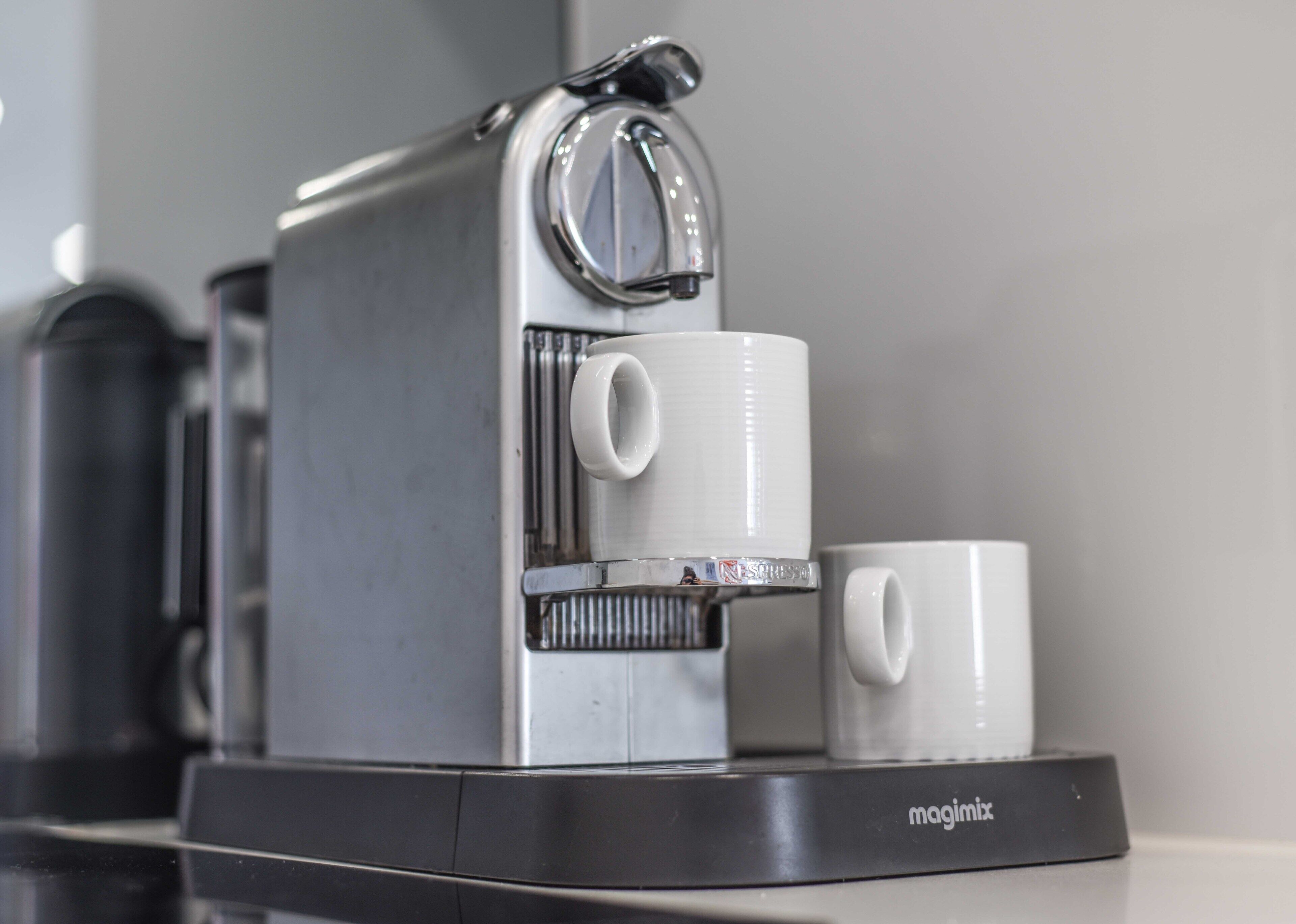 🌴 Spacious living with stunning views Over Kings Beach 🌴1 min to beach cafes and