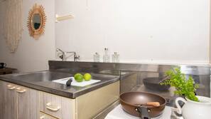 Fridge, microwave, hob, electric kettle