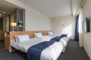 Deluxe Triple Room, Non Smoking | Desk, laptop workspace, iron/ironing board, free WiFi