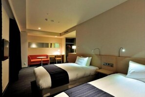 Deluxe Twin Room, Non Smoking | Desk, laptop workspace, iron/ironing board, free WiFi