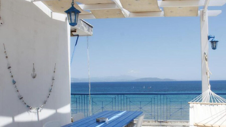 Penthouse & Apartments By The Sea Near Airport