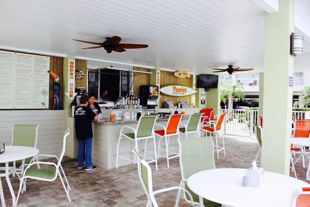 Four Chic 1BR Units for Families, Pool, Free Parking, Near to Port