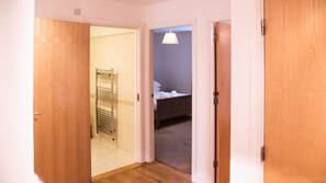 2 chambres, fer et planche à repasser, Wi-Fi gratuit, draps fournis