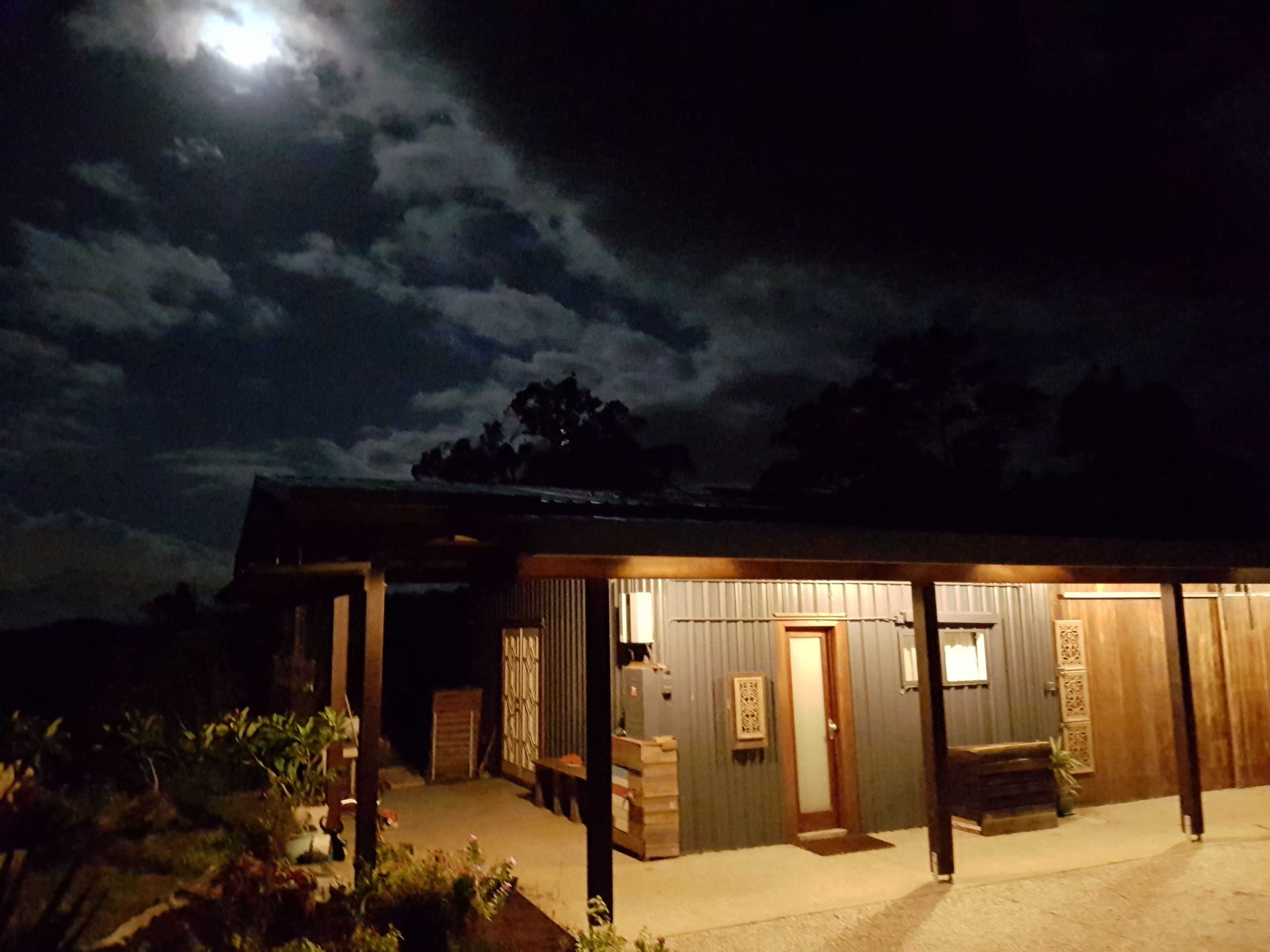The Shed Conversion With Hot tub With Amazing Views@ Gold Coast Tree Houses