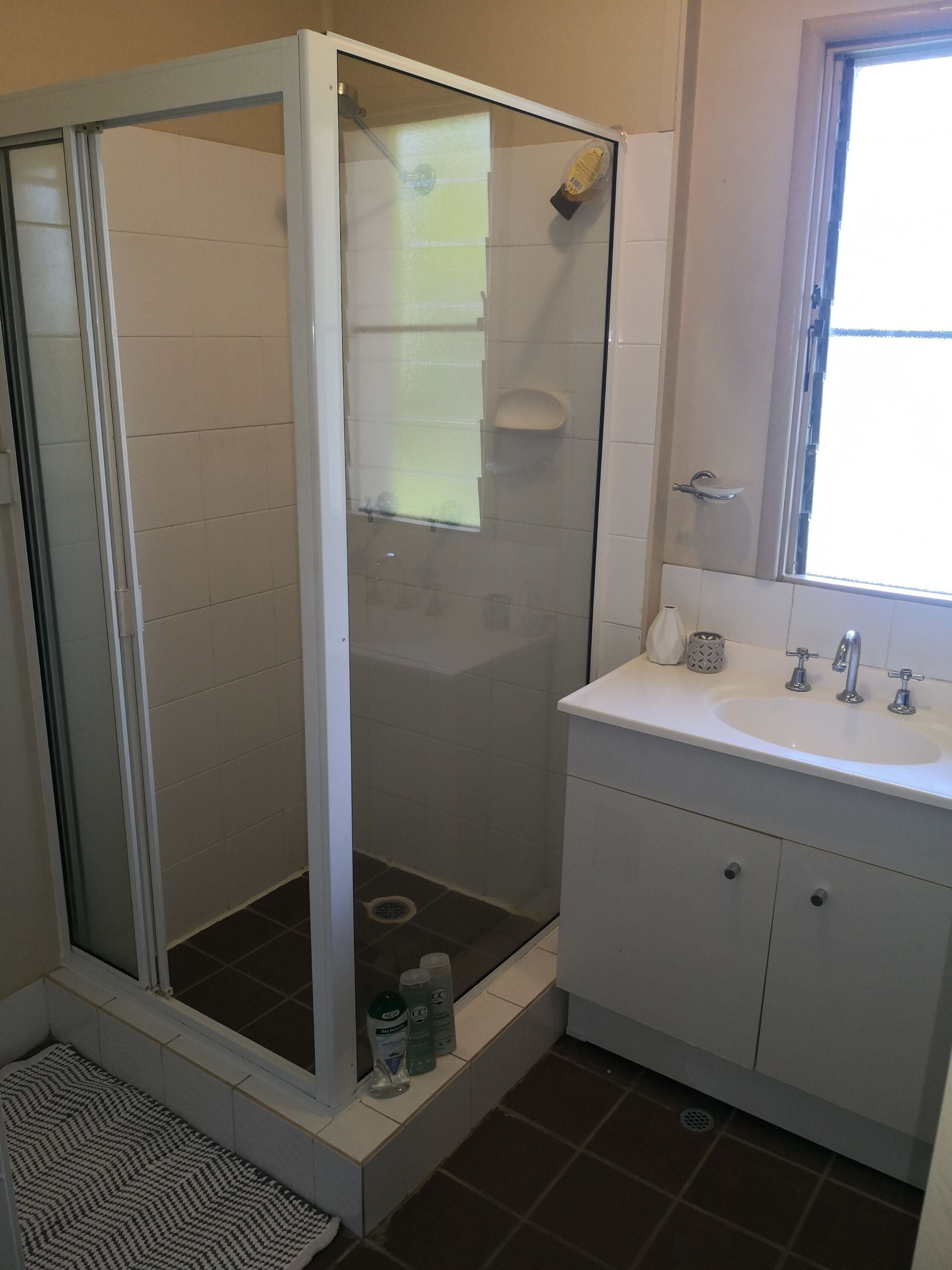 Home Home at Haymarket 2BR AC close to Stadium/Mater Hospital and Day Surgery