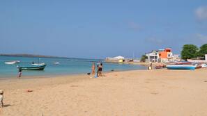 Am Strand, weißer Sandstrand