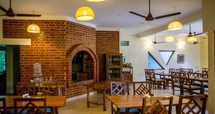 Inn Pondiville Forest Retreat