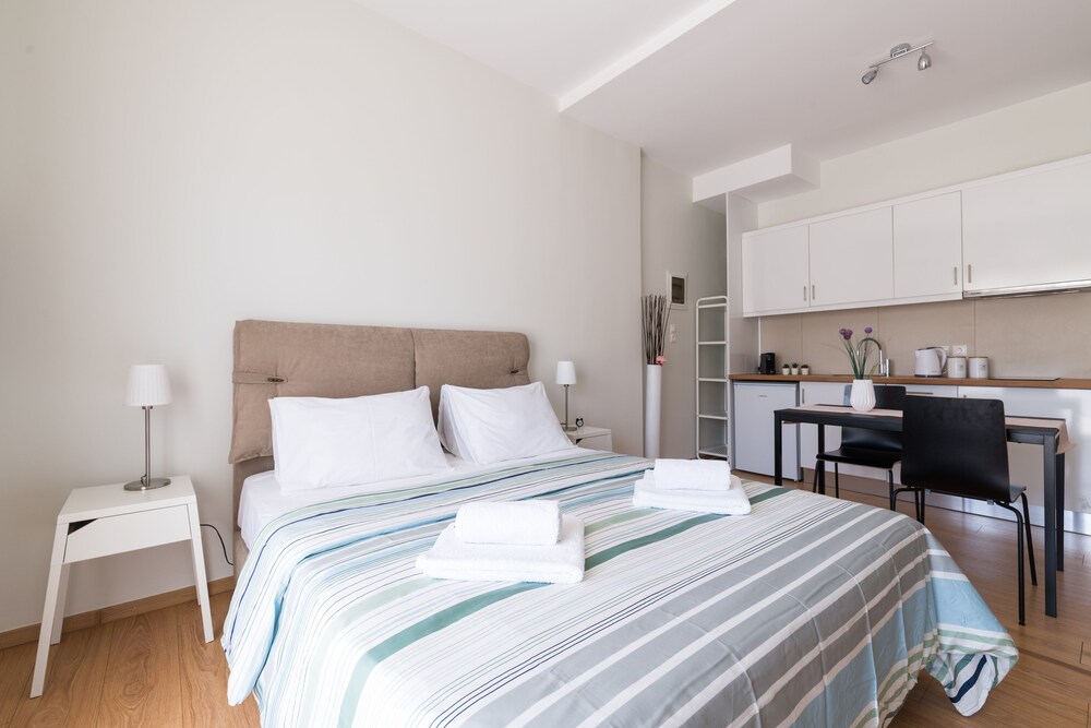 Anivia Apartment Airport by Airstay AU99 Deals & Reviews (Athens, GRC