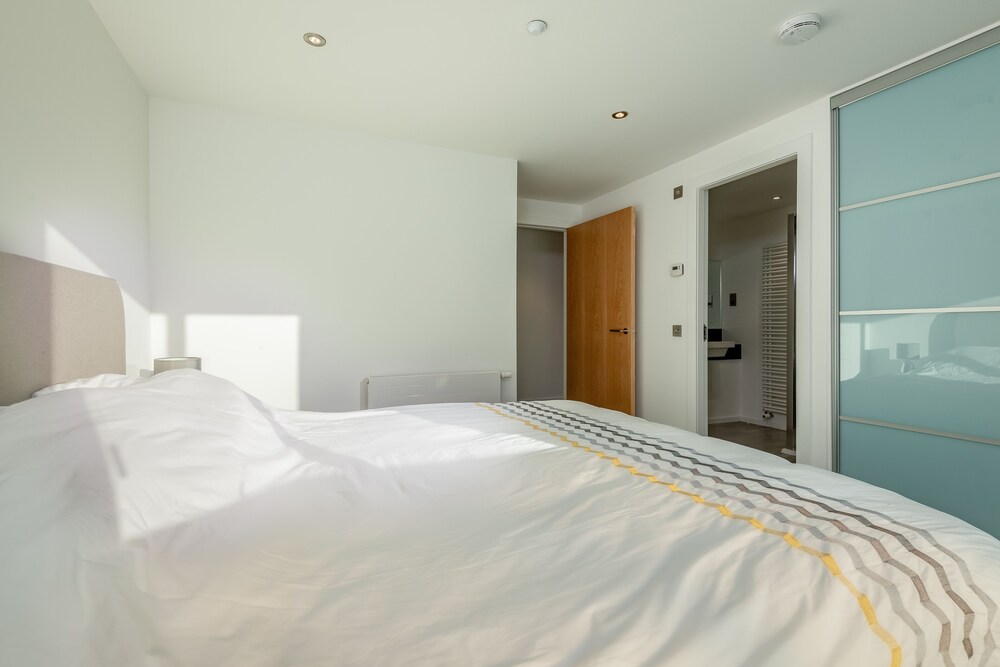 Luxury Balcony Apartment with Parking