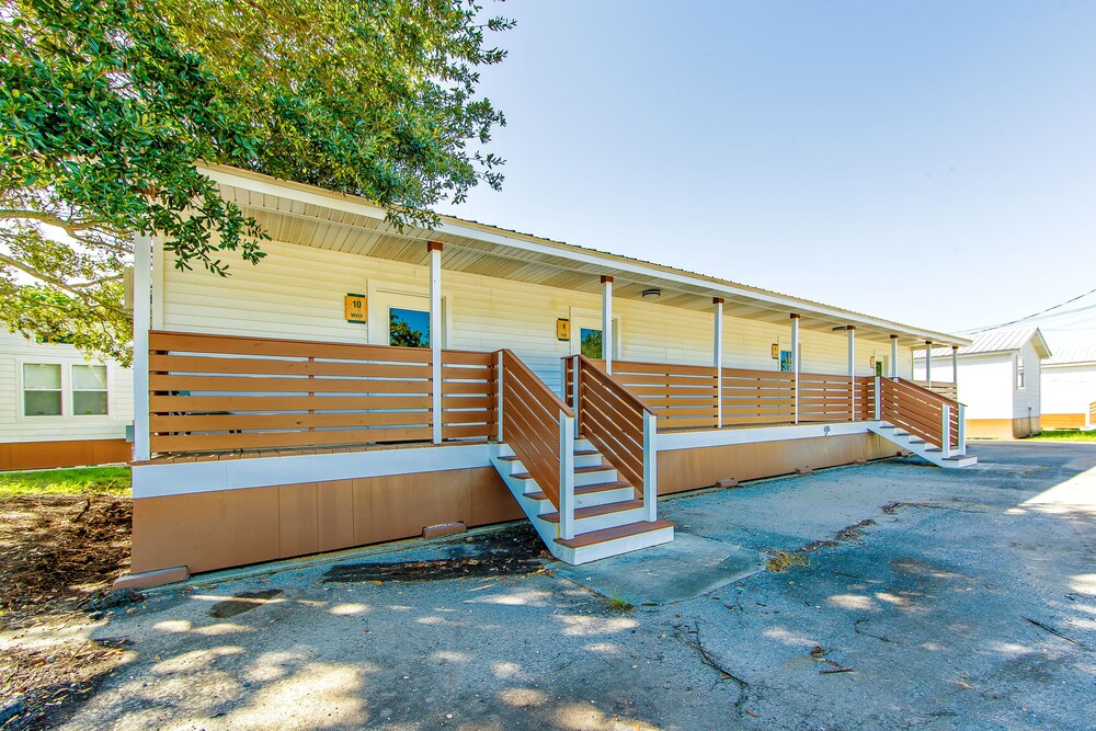 Southern Breeze Lodge, Golden Meadow 99 Room Prices & Reviews