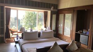 In-room safe, linens
