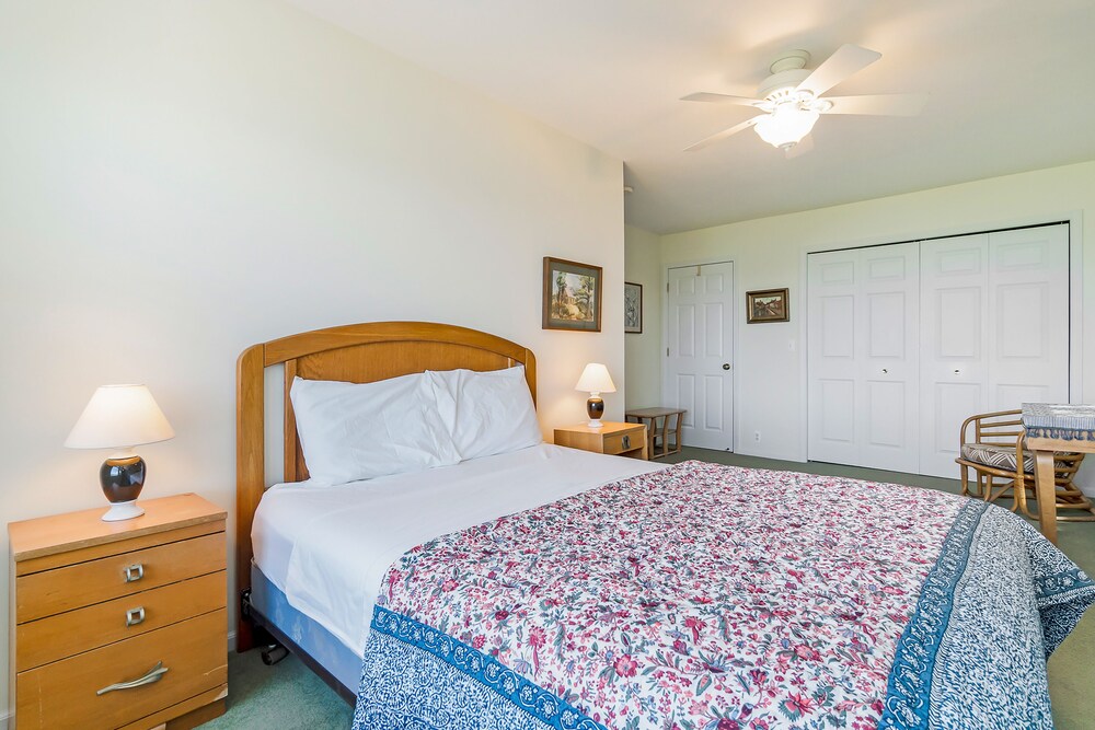 Beautiful view of lake, just steps from the beach Frankfort Vrbo