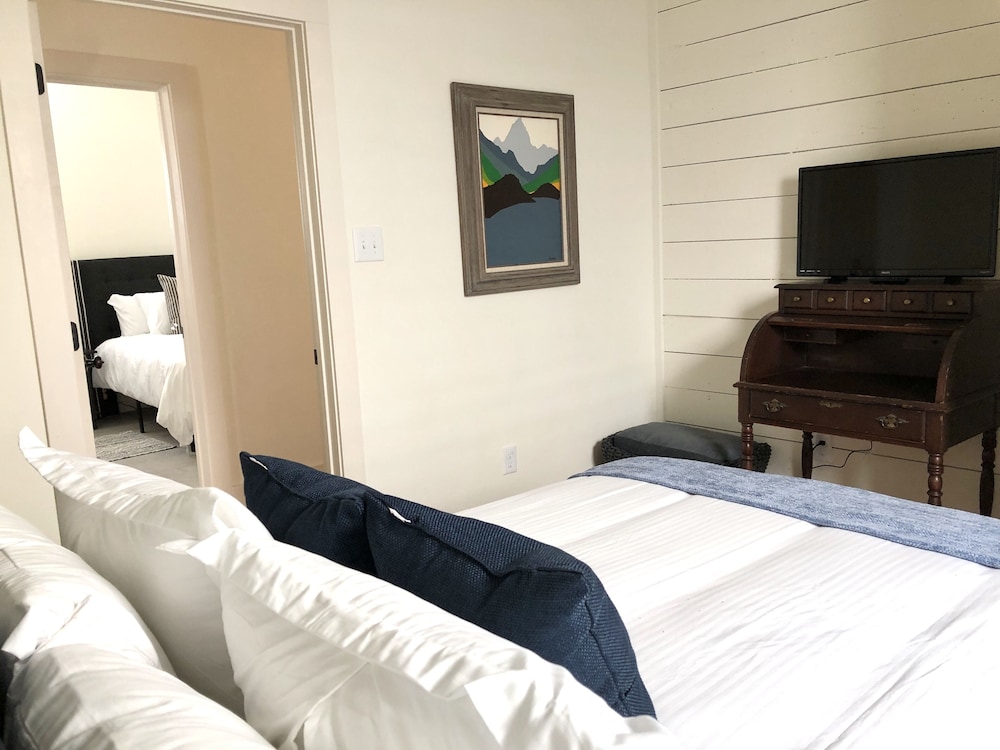 NEW! Ultimate Downtown Retreat! Brand New Furnishings!