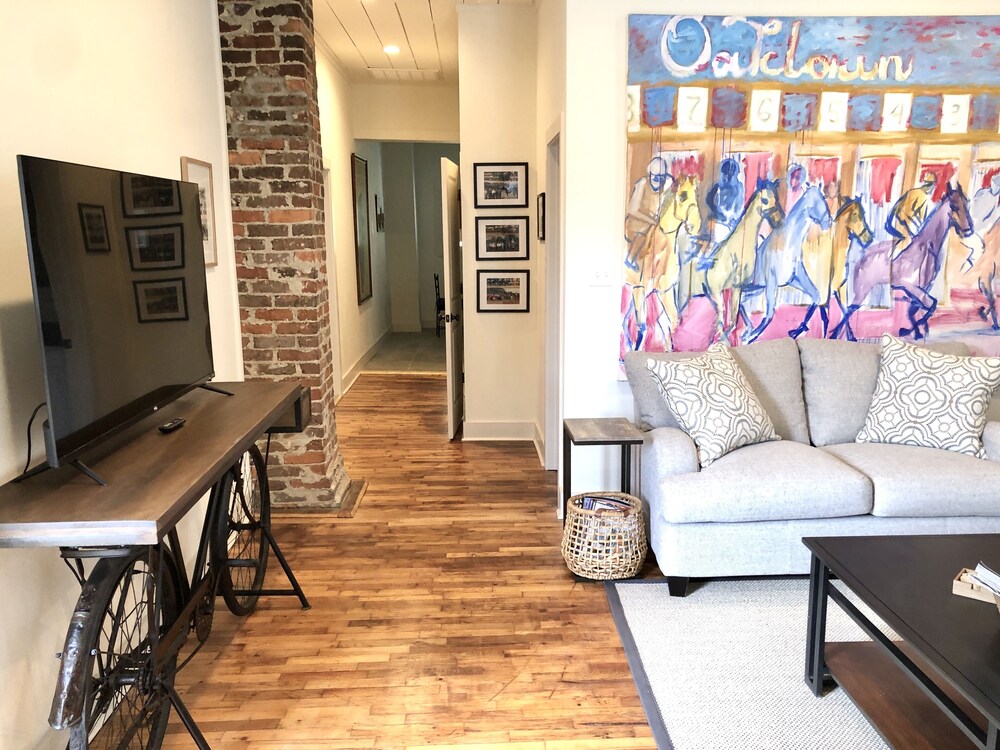 NEW! Ultimate Downtown Retreat! Brand New Furnishings!