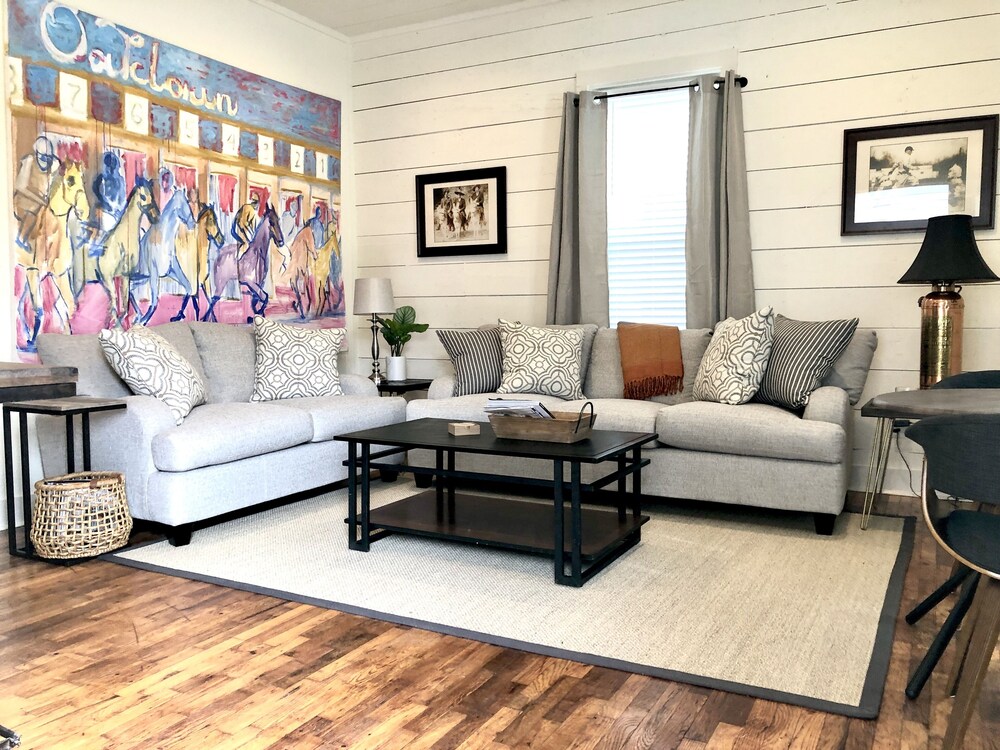 NEW! Ultimate Downtown Retreat! Brand New Furnishings!