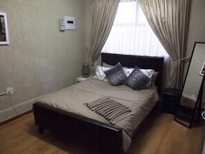 Superior Apartment, 5 Bedrooms | In-room safe, desk, iron/ironing board, free WiFi