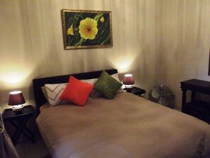 Family Studio | In-room safe, desk, iron/ironing board, free WiFi