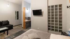 Hypo-allergenic bedding, blackout drapes, iron/ironing board, free WiFi