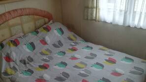 Iron/ironing board, linens