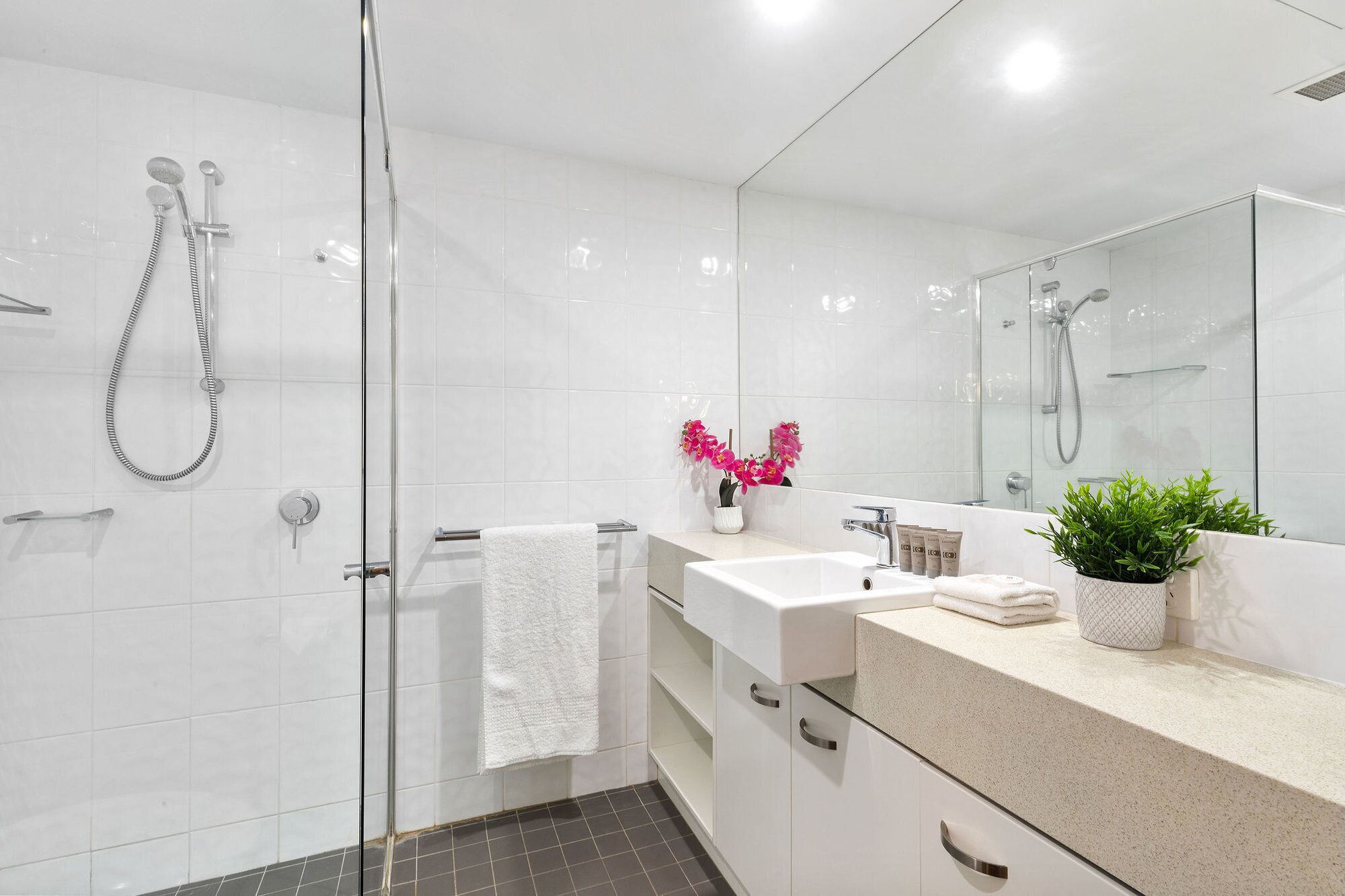 6BR Coolum Beach Roof Terrace Spa Pool Tennis