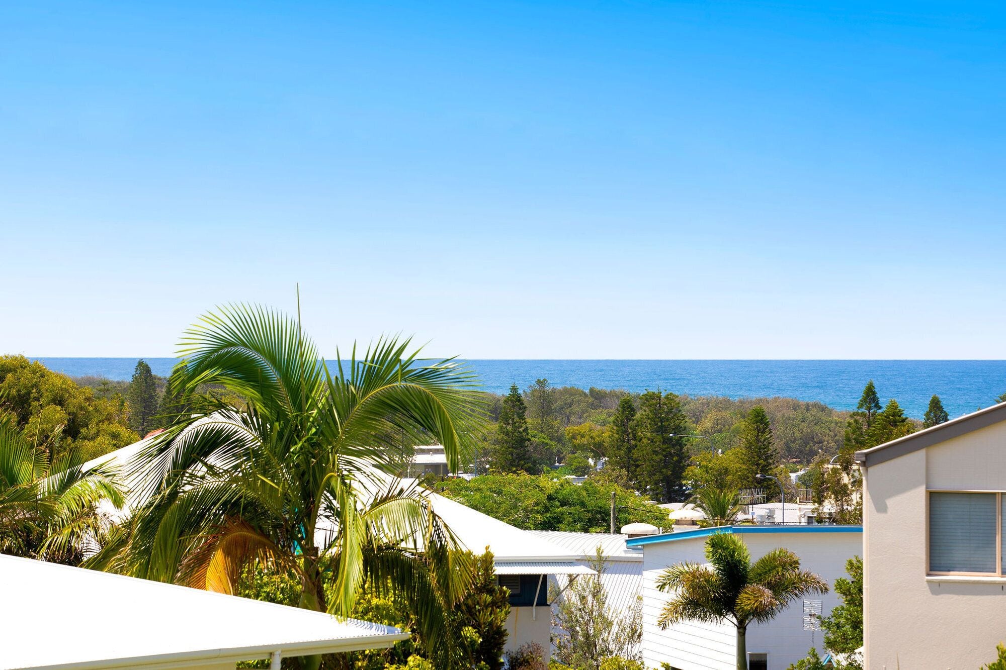 6BR Coolum Beach Roof Terrace Spa Pool Tennis