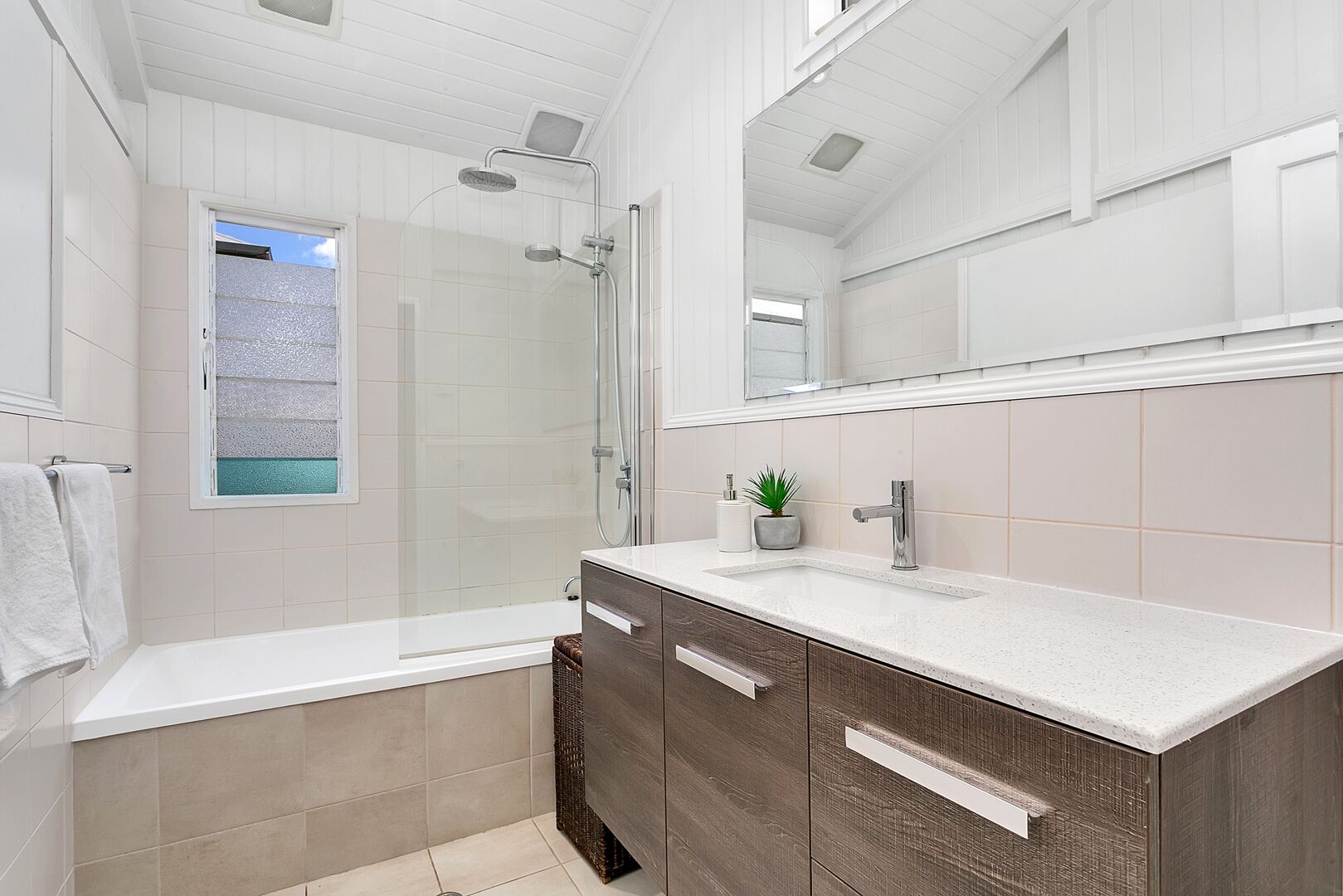 City Queenslander (Breakfast/WiFi/Netflix)