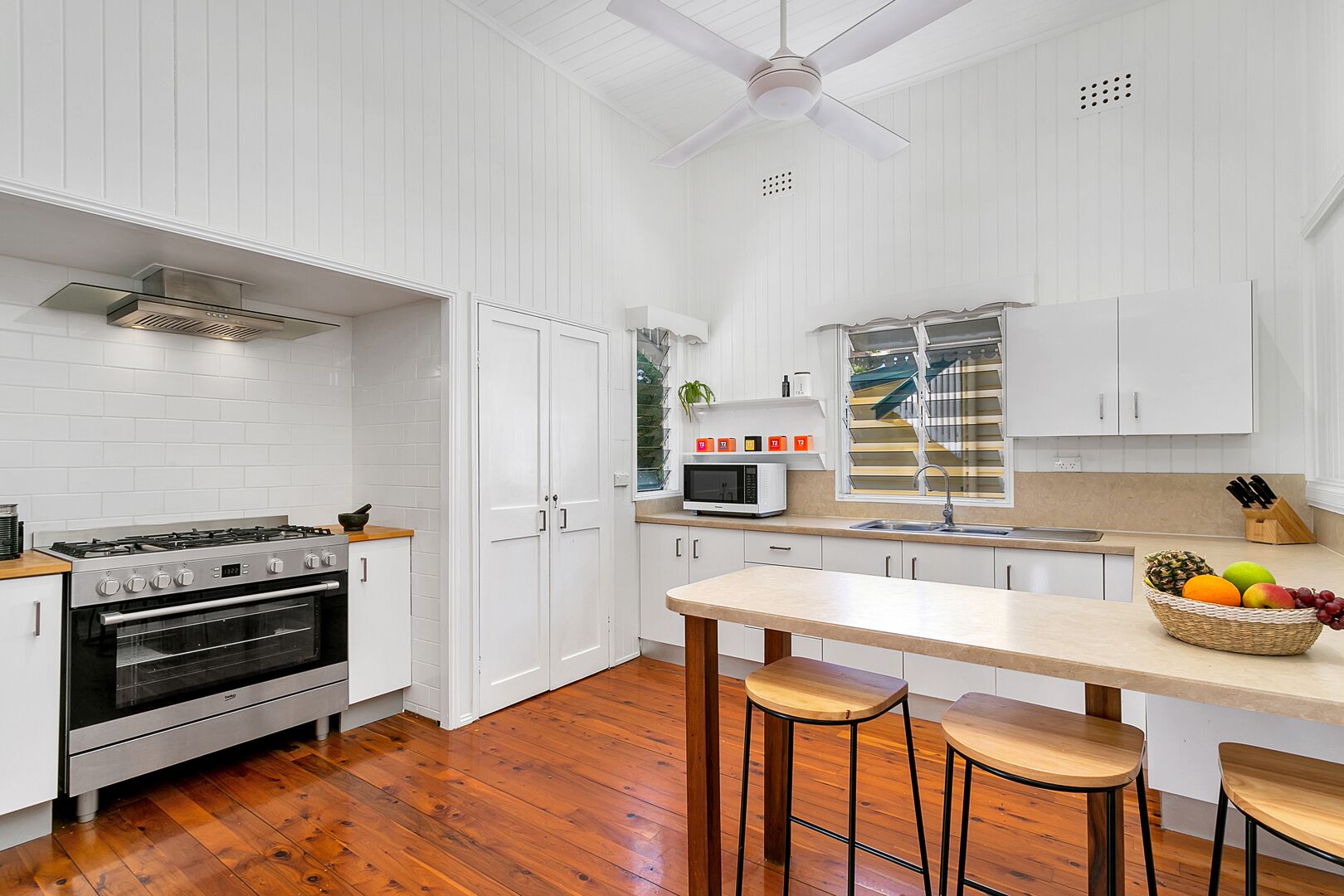 City Queenslander (Breakfast/WiFi/Netflix)