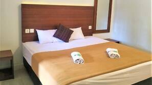 Desk, free WiFi, linens