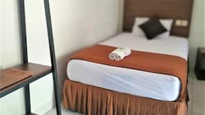 Desk, free WiFi, linens
