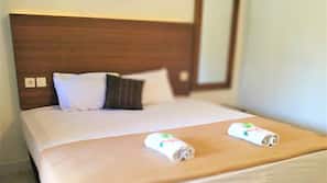 Desk, free WiFi, linens