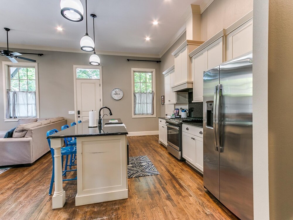 Carlton Landing! Beautiful Townhouse just steps away from the water