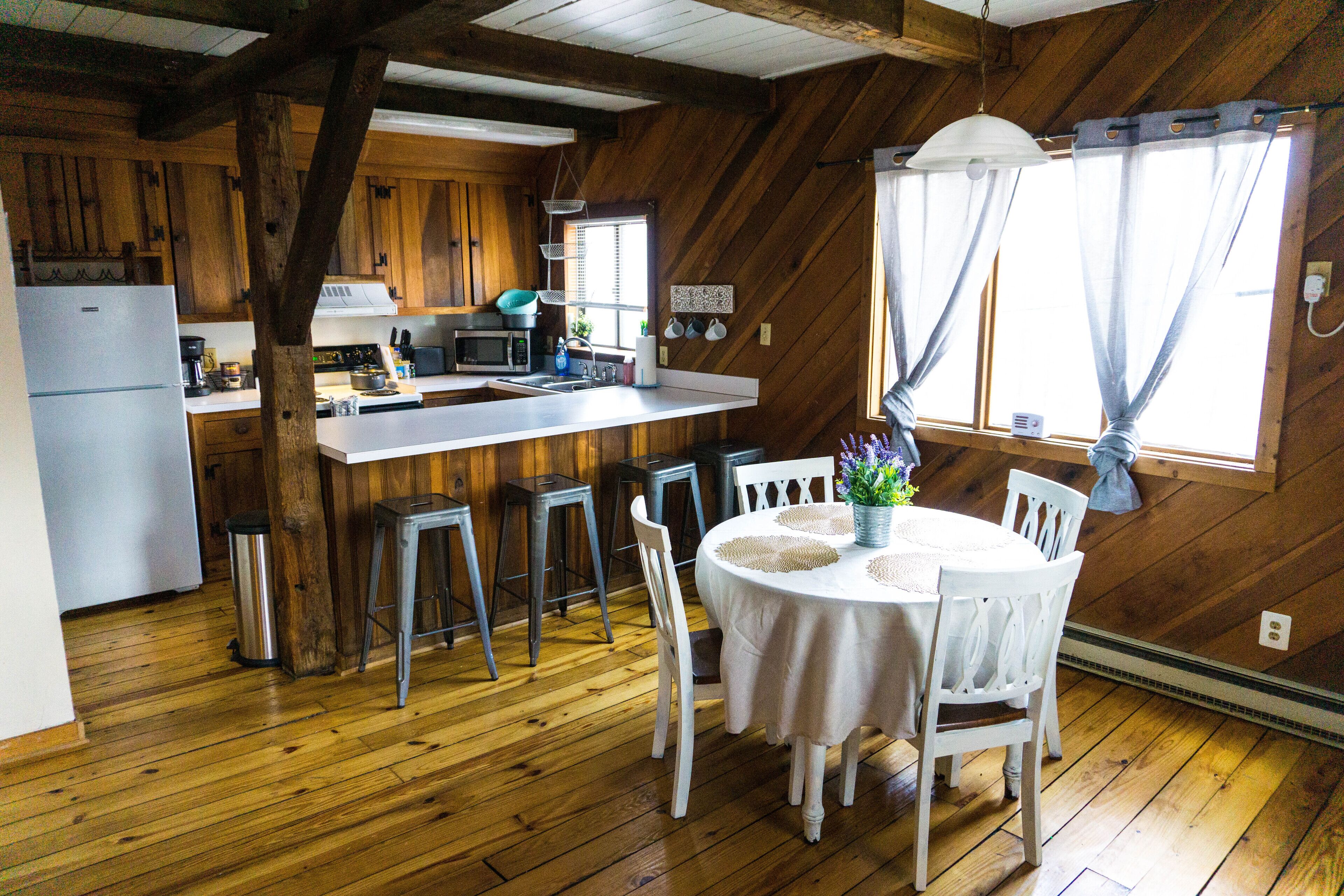 The Love Cottage in Harpers Ferry by the Lake! in Martinsburg, United States