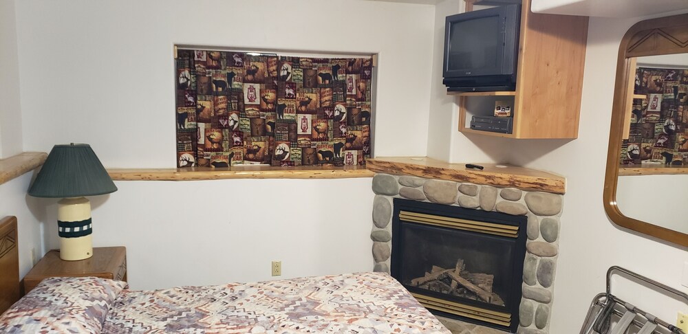 Unit 21 Hotel  Room near Yellowstone