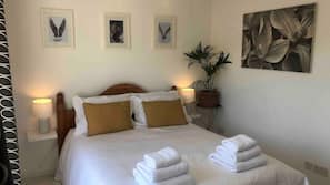 2 bedrooms, iron/ironing board, free WiFi, linens