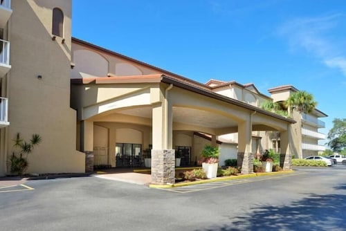 Value Stay! Three Modern Units, Pool, Breakfast, Shuttle to Parks, Parking