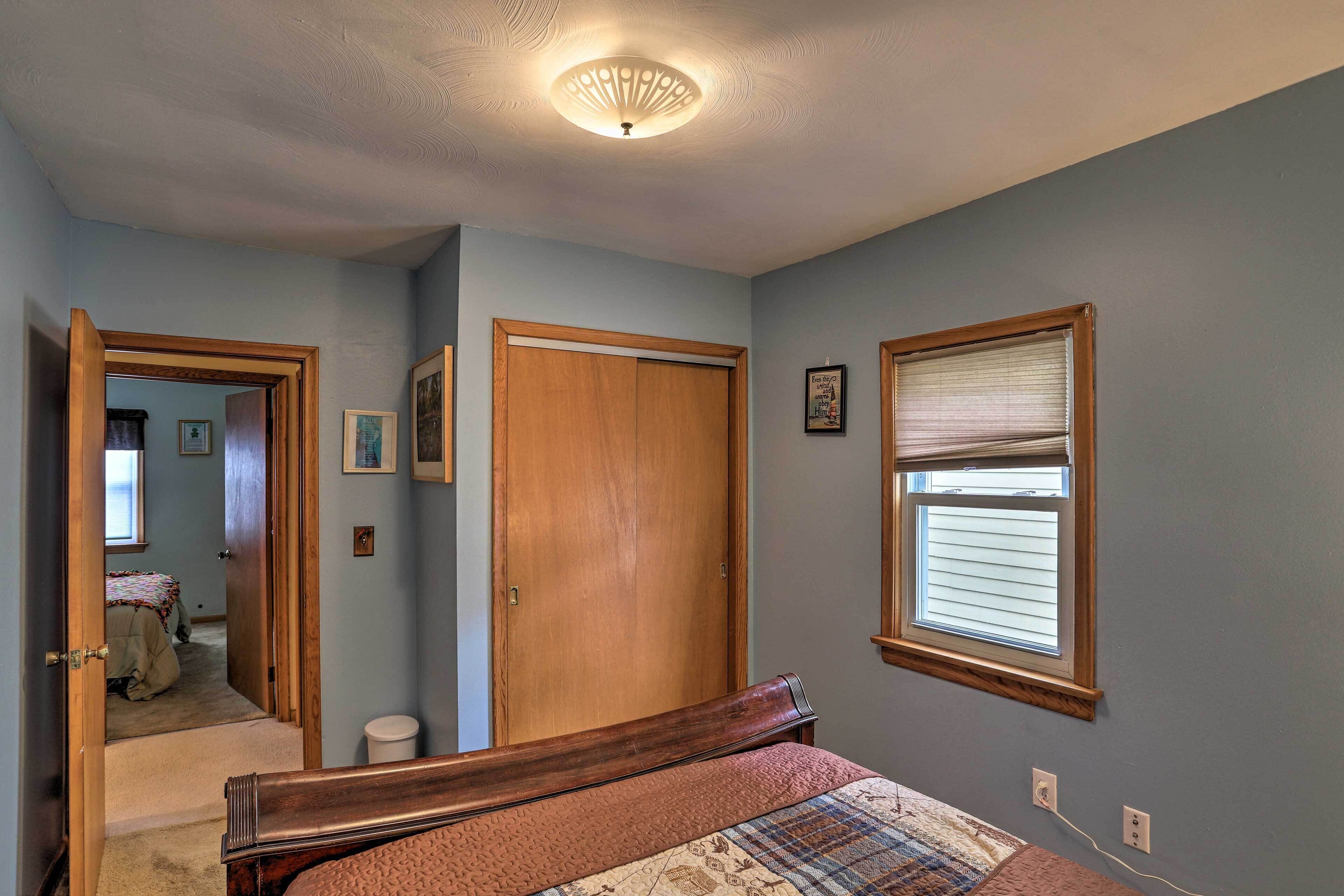 Cozy Toledo Home w/ Fire Pit, Steps to Lake Eerie! in Toledo, United States