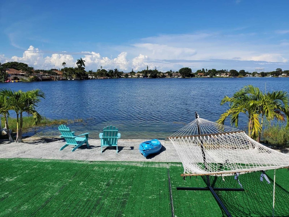 3/2 Lake House With Spectacular View Near Hard Rock Casino