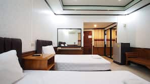 Minibar, desk, free WiFi