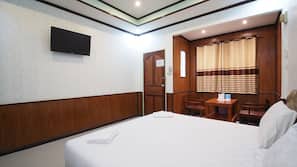 Minibar, desk, free WiFi