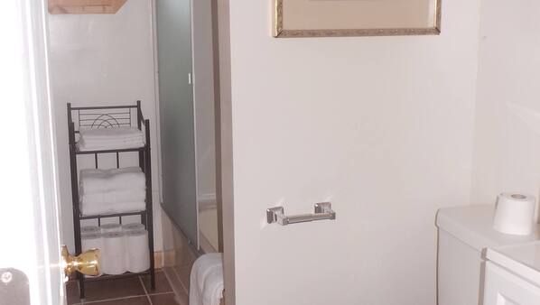 4 bedrooms, WiFi, bed sheets