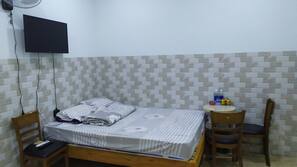 Free WiFi, linens