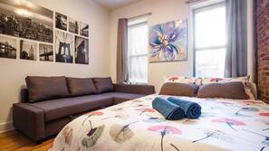 Iron/ironing board, Internet, linens