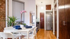 Iron/ironing board, Internet, linens