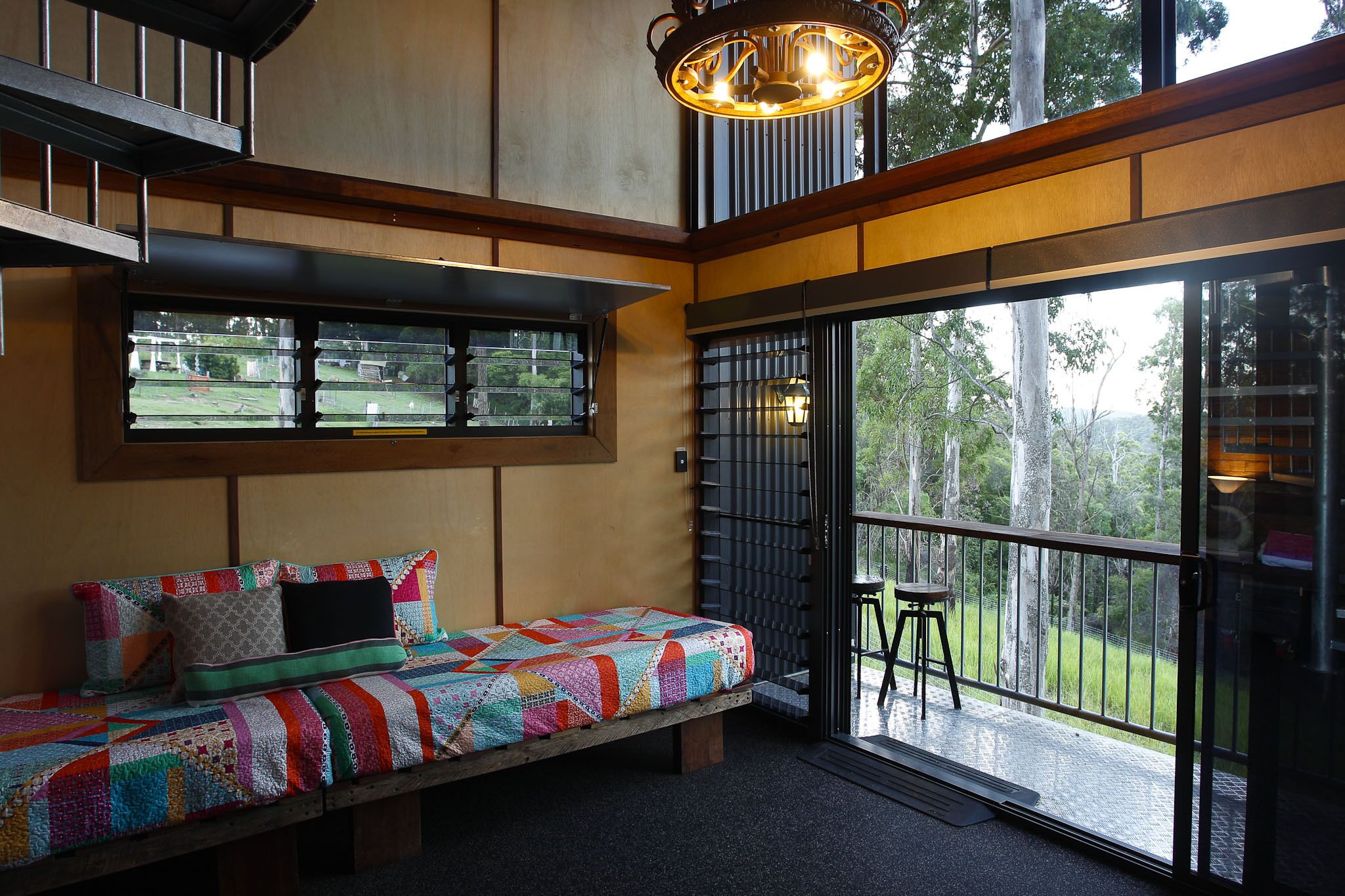 Tree House #1. Private, Stone Bath With Amazing Views to the Gold Coast.3levels