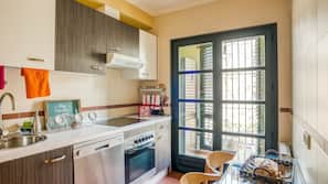 Fridge, microwave, stovetop, toaster