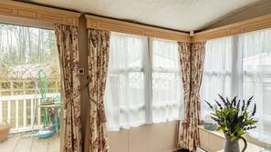 1 bedroom, linens