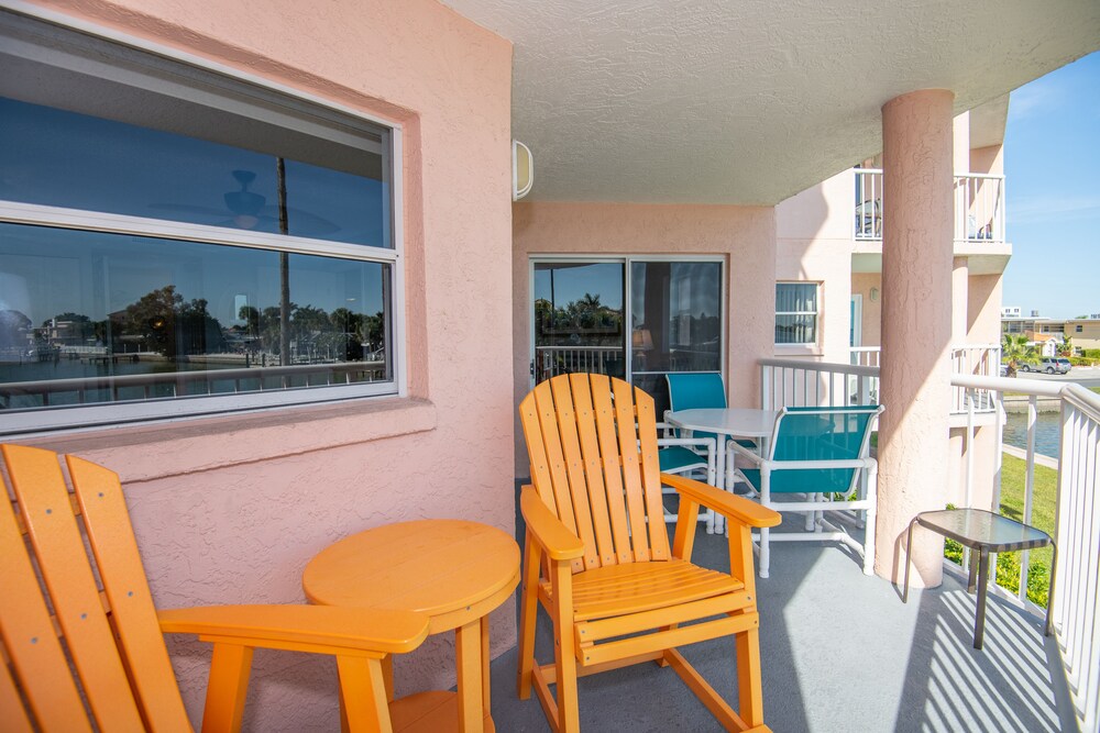 Sunrise Resort 203 | Beautiful views, only steps to the beach!