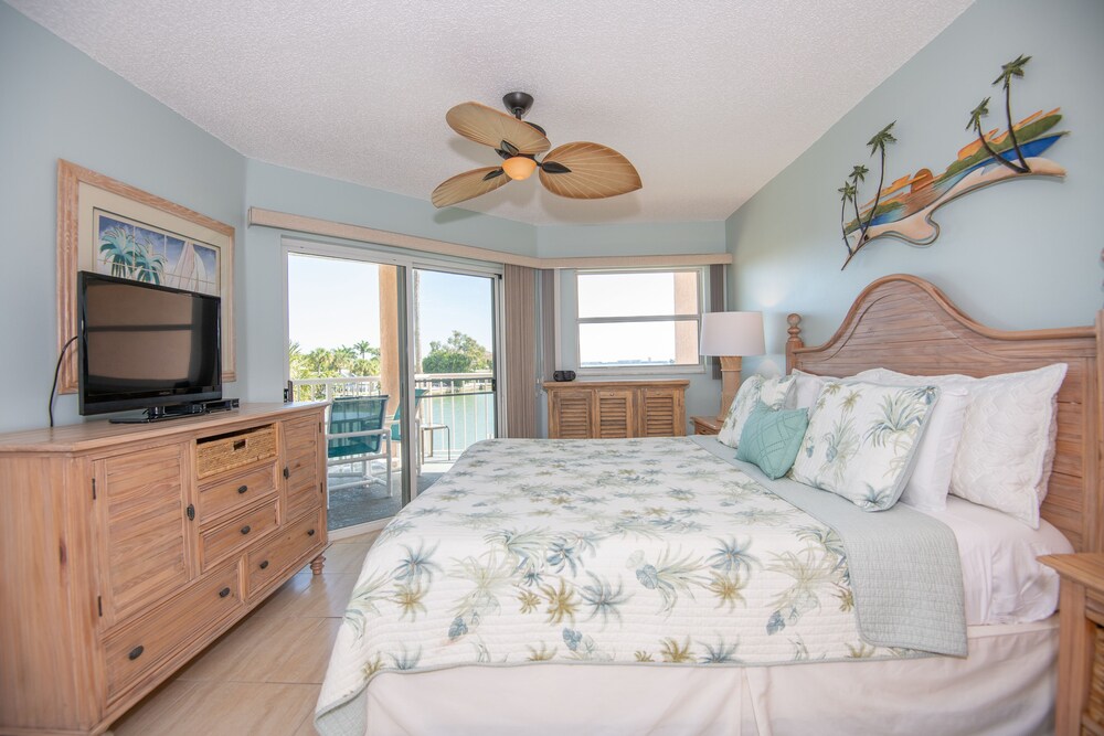 Sunrise Resort 203 | Beautiful views, only steps to the beach!